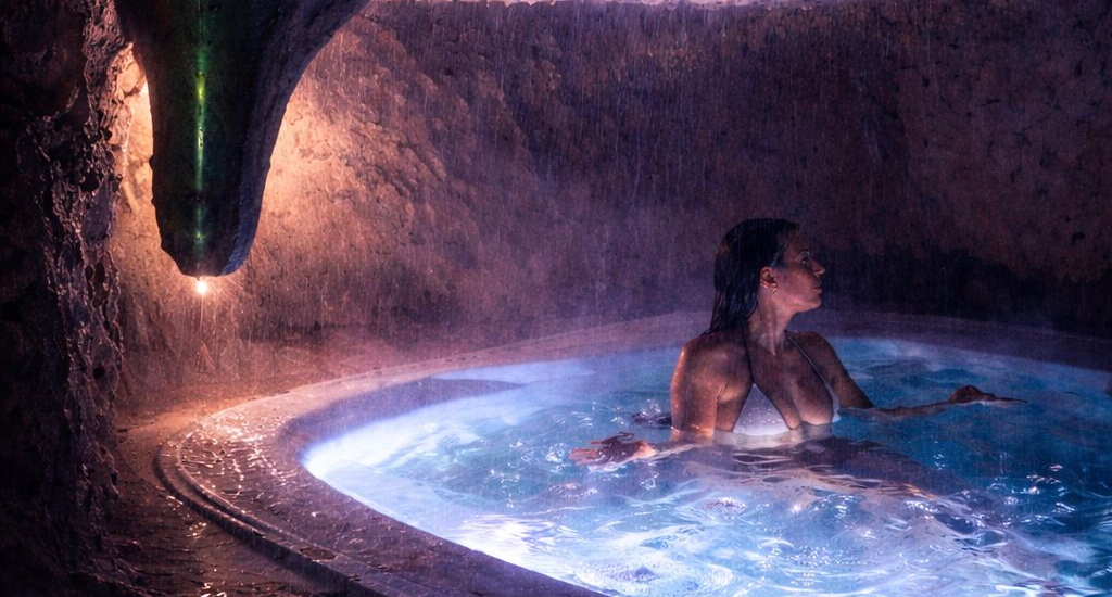 1of1 Manchester rain pool